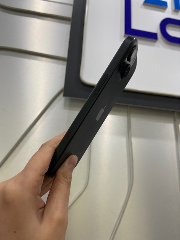 Điện thoại iPhone 15 - VN/A - 128GB - Pin 100% - Chu kì sạc 80 lần - Màu đen - Ngoại hình: 98% - FullBox - Còn bảo hành hãng 06/02/2027