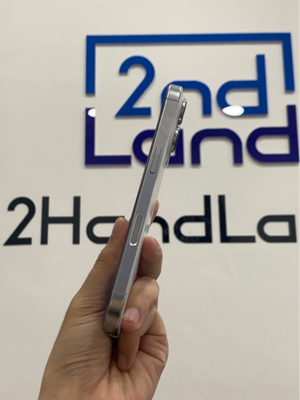 Điện thoại iPhone 16 Pro - LL/A - 256GB - Màu trắng - Pin 87% - Ngoại hình: 97% - Màn xướt mèo, cấn 1 đốm ở sườn - Body