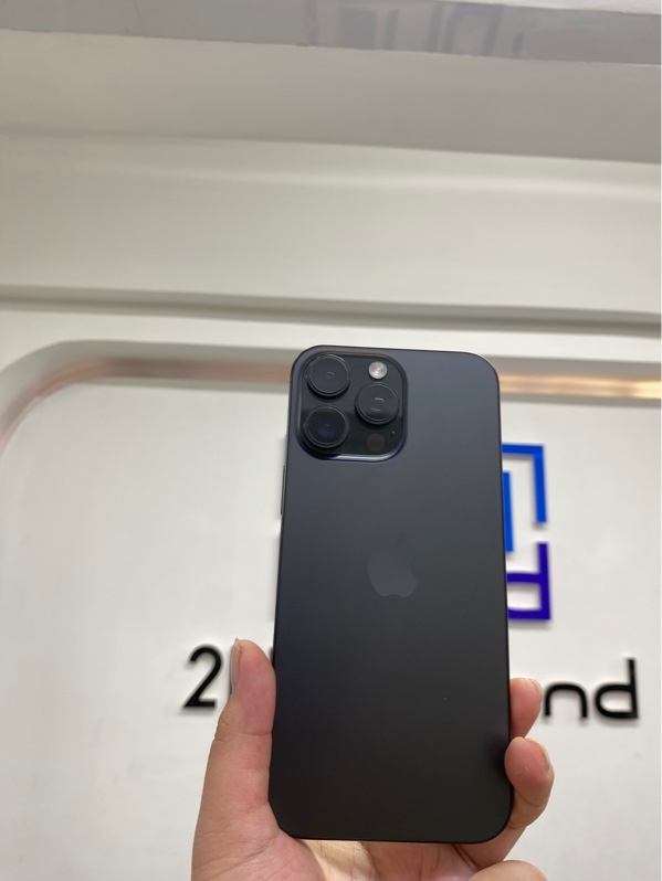 Điện thoại iPhone 16 pro max - VN/A - IOS 26.5.2 - 256gb - Titan - Màu đen - Pin 100% chu kỳ sạc 212 - Ngoại hình 97% - Cấn trầy góc - Body