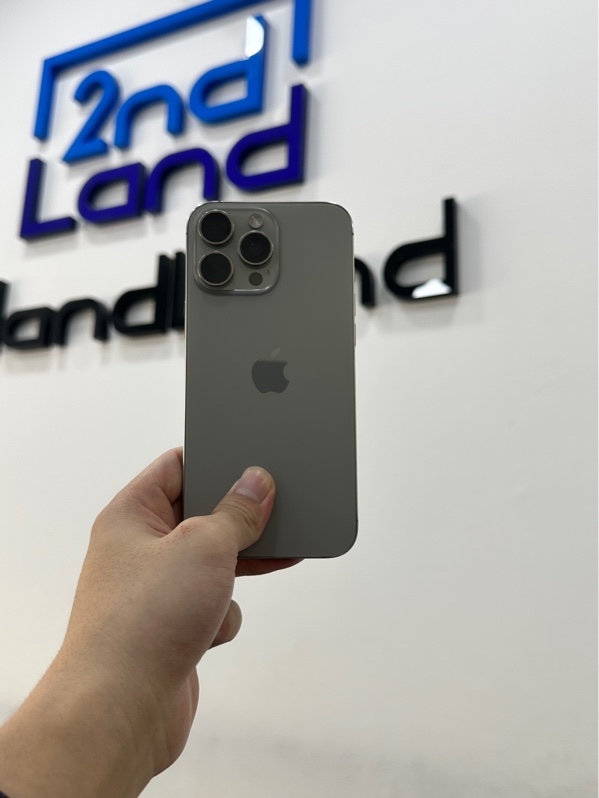 Điện Thoại iPhone 16 Promax - KH/A - 256GB - IOS 26.5.2 - Pin 89% - Màu titan tự nhiên - Ngoại hình 97% - Kèm cốc cáp sạc LK