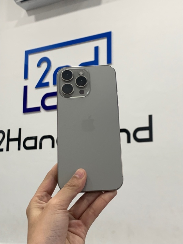 Điện thoại iPhone 16 promax - LL/A - 256GB - Màu titan - Pin 88% chu kì sạc 516 lần - Ngoại hình: 97% - Cấn 1 góc nhỏ - Body