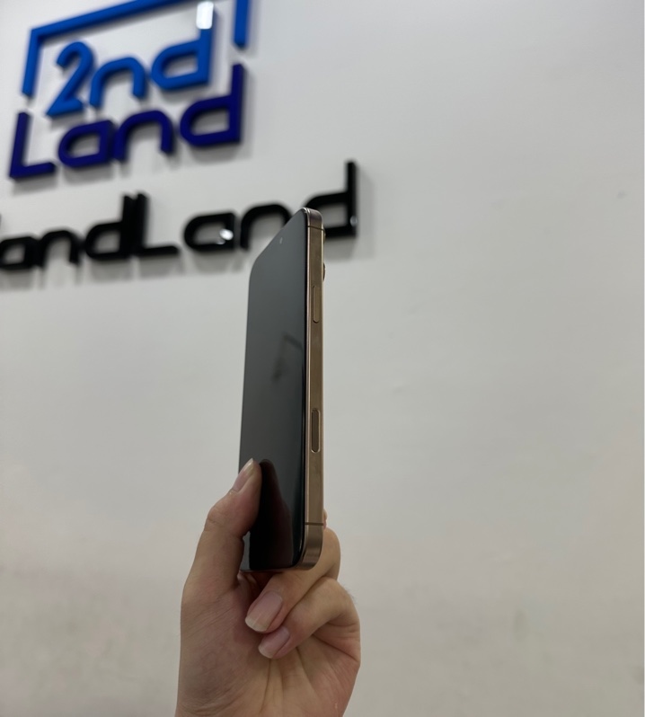 Điện thoại iPhone 16 Promax - VN/A - 256GB - IOS 18.6.2 - Pin 88% - Màu titan sa mạc - Ngoại hình 98% - Body