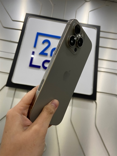 Điện thoại iPhone 16 Promax - VN/A - 256GB - Pin 100% - Chu kì 174 lần - Màu titan tự nhiên - Ngoại hình: 98% - Bị hằn dấu ốp lưng - Body 1