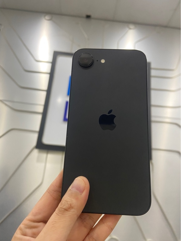 Điện thoại iPhone 16E - VN/A - 256GB - Pin 100% - Chu kỳ sạc 29 lần - Màu đen - Ngoại hình: 97% - Cấn, tróc sơn viền li ti - Kèm Box