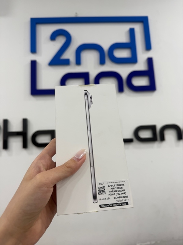 Điện thoại iPhone 17 Air - ZP/A - IOS 26.3.1 - 256 GB - Màu trắng - Pin 100% chu kì sạc 40 lần - Ngoại hình 98% - Màn trầy nhiều - FullBox - còn BH CS 19/03/2027