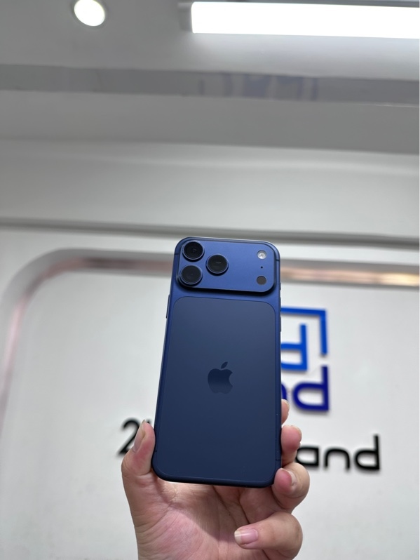Điện thoại iPhone 17 pro max - ZP/A - 256gb - Màu xanh - Pin 98% chu kỳ sạc 240 - Ngoại hình 97.5% - Cấn nhẹ viền cam, màn thay chính hãng, camera thay chính hãng - Body