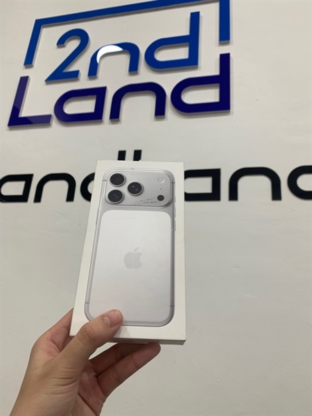 Điện thoại iPhone 17 Pro - ZP/A - 256GB - Màu bạc - Pin 100% chu kì sạc 90 lần - Ngoại hình: 97% - Fullbox 3