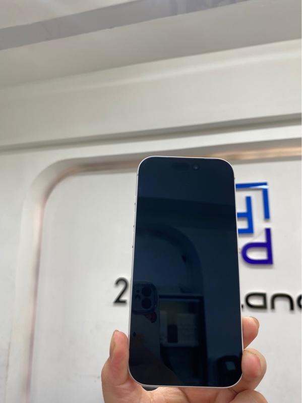 Điện thoại iPhone 17 pro - ZP/A - IOS 26.6.1 - 256gb - Màu trắng - Pin 100% chu kỳ sạc 59 - Ngoại hình 98% - Body - Còn bảo hành 01/06/2027