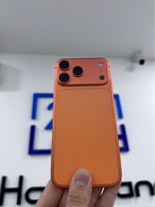 Điện thoại iPhone 17 promax - LL/A - 256GB - ios 26.5.2 - Màu cam vũ trụ - Pin 99%, 148 chu kì sạc - Ngoại hình 97% - Viền cấn, viền cam cấn - Body