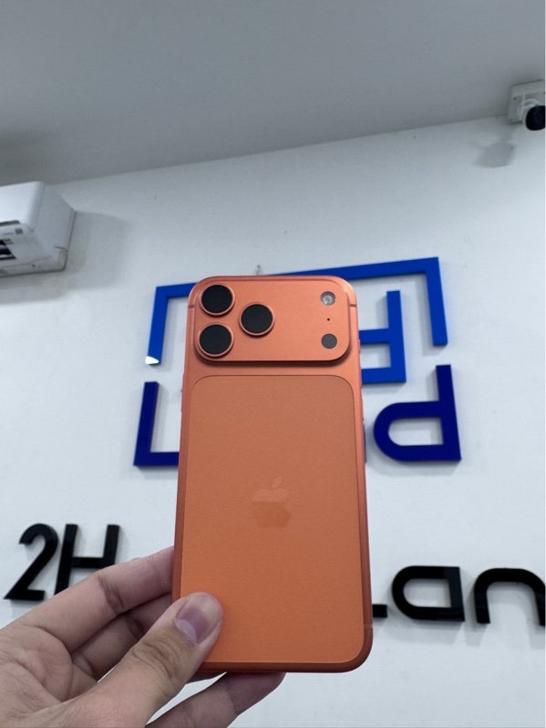 Điện thoại iPhone 17 ProMax - LL/A - iOS 26.2 - 256GB - Màu cam - Pin 100% - Ngoại hình 98,5% - Cấn góc , xước viền - Kèm sạc linh kiện