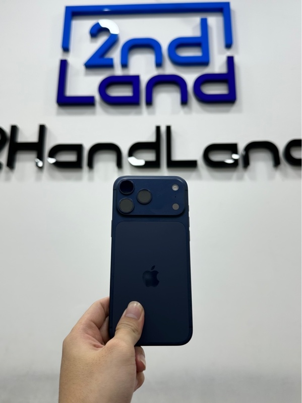 Điện thoại iPhone 17 Promax - ZP/A - 256GB - IOS 26.5.2 - Pin 100% (18 lần sạc )- Màu xanh - Ngoại hình 99% - Kèm box