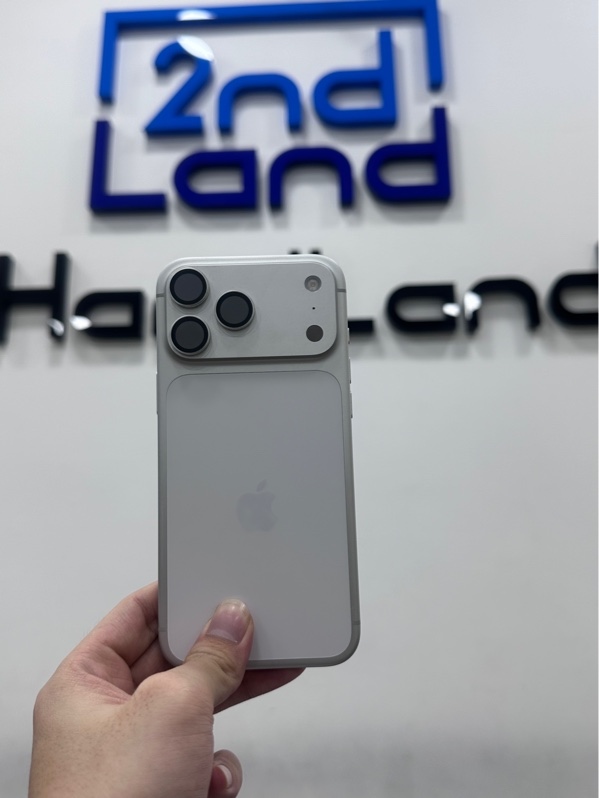 Điện thoại iPhone 17 Promax - ZP/A - 256GB - IOS 26.6.1 - Pin 100 ( 32 lần sạc ) - Màu bạc - Ngoại hình 99% - Kèm box