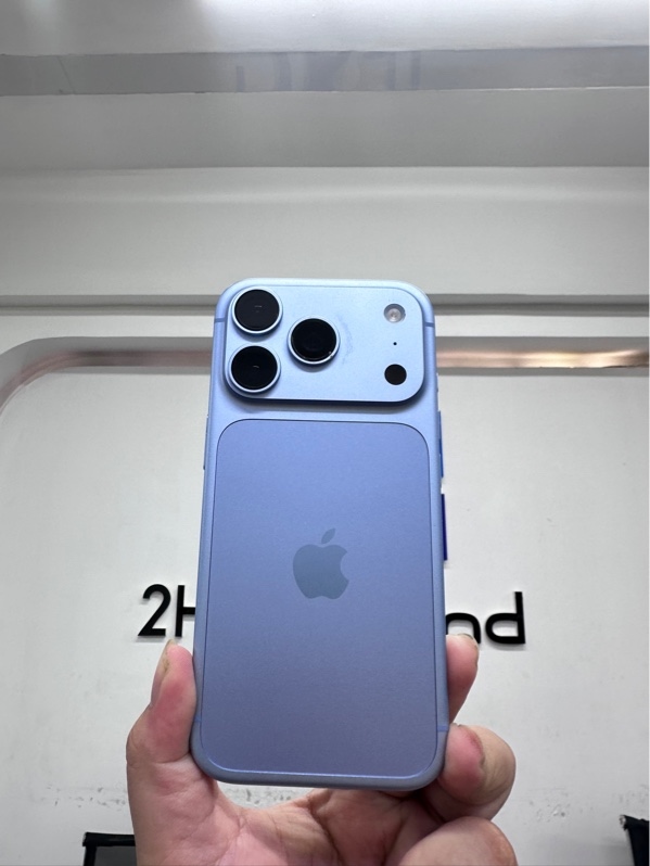 Điện thoại iPhone 18 pro - X/A - IOS 27 - 256gb - Màu xanh băng thanh - Pin 100% chu kỳ sạc 20 - Ngoại hình 97% - viền cam sau trầy - Kèm box - Còn BH apple đến 19/9/2027