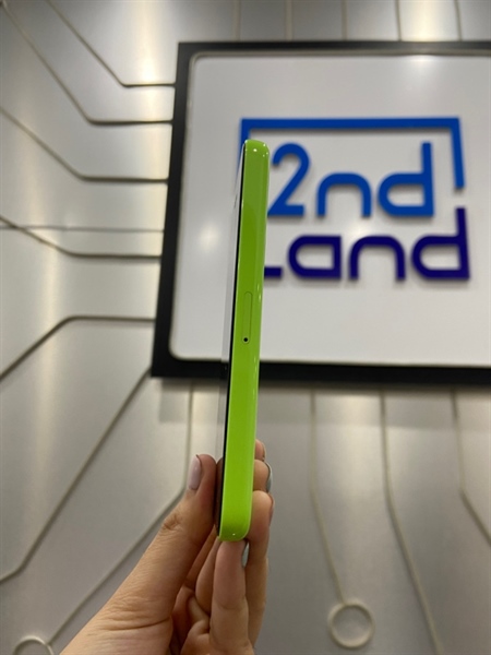 Điện thoại iPhone 5C - LL/A - 16GB - Pin 84% - Màu xanh lá - Ngoại hình: 98% - Đã thay cam trước, cam sau , màn xước, cam sau đốm - Body 2