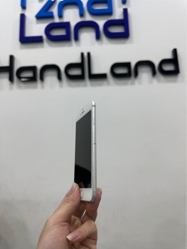 Điện thoại iPhone 6s - LL/A - 16GB - IOS 15.8.6 - Pin 100% không xác đinh - Màu bạc - Ngoại hình 97% - Màn ép kính phản quang ám vàng - Body