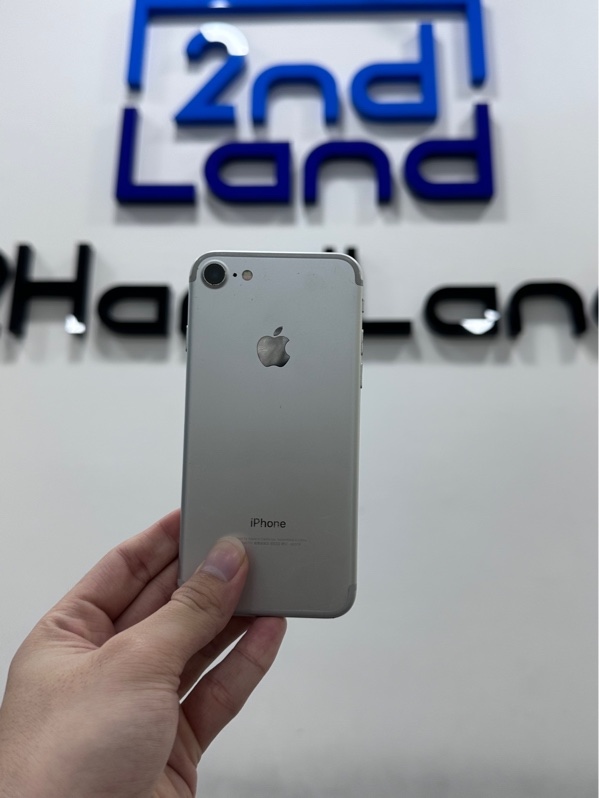 Điện thoại iPhone 7 - CH/A - 32GB - IOS 15.8.8 - Pin 82 linh kiện - Màu bạc - Ngoại hình 97% - Màn trầy ám, Hư vân tay , Cam trước sau đã thay, trầy cấn nhiều, nứt sườn , lỗi tấm nền - Body ( SẢN PHẨM KHÔNG BẢO HÀNH )