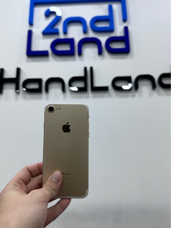Điện thoại iPhone 7 - ( Hạn chế 1 số app ios trên 15.8 ) - LL/A - 32GB - IOS 15.8.5 - Pin 100% thay new - Màu bạc - Ngoại hình 97% - Đã thay vỏ màu gold, chui sạc lỏng, màn ám vàng theo thời gian - Body