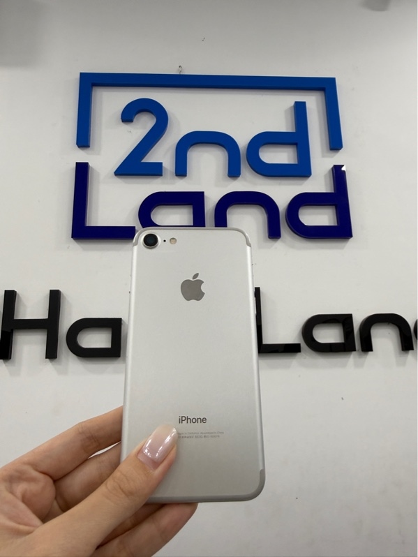 Điện thoại iPhone 7 - J/A - IOS 15.8.6 - 32GB - Màu xám - Pin 83% - Ngoại hình 97 - Màn ám hồng, viền trầy, màn ép kính - Body