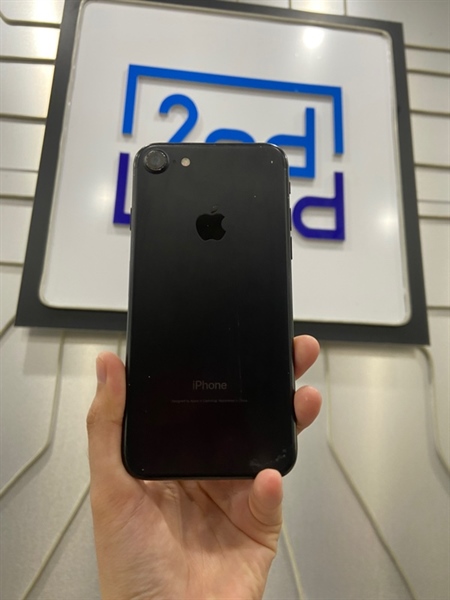 Điện thoại iPhone 7 - KH/A - 64GB - Pin thay new - Màu đen - Ngoại hình: 96% - Cấn sườn nặng, màn xước mèo, viền vàng nhẹ, 3 đốm phản quang, lưu ảnh nhẹ, màn linh kiện, không lên nguồn - Body