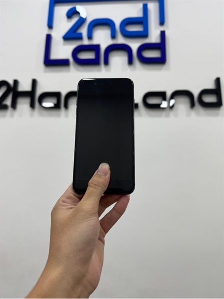 Điện thoại iPhone 7 Plus - LL/A - 32GB - IOS 15.8.3 - Pin 100% - Màu đen - Ngoại hình 95% - Màn ám phản quang, camera bụi - Body 3