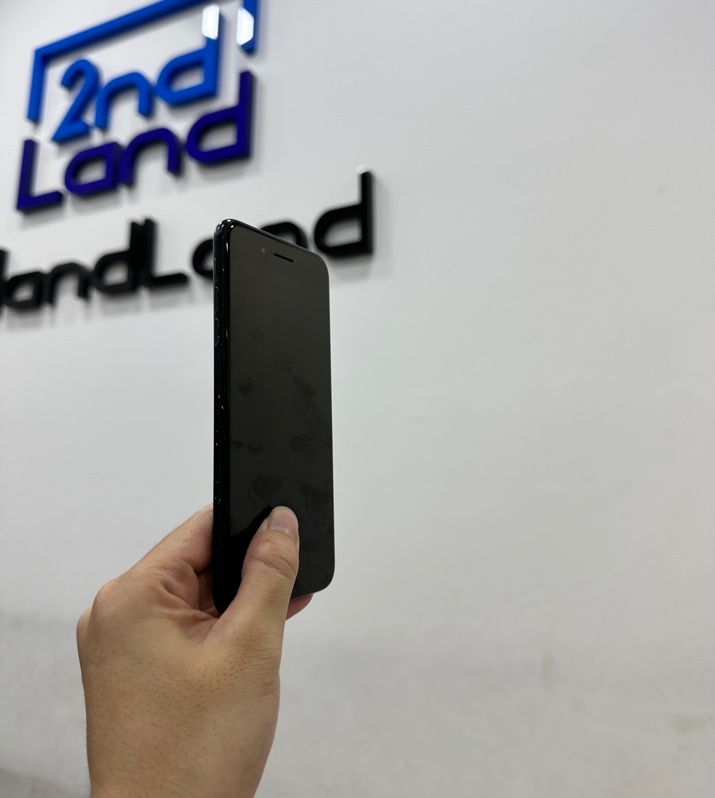 Điện thoại iPhone 7 plus - LL/A - 32GB - IOS 15.8.6 - Pin 91% đã thay linh kiện - Máy Lock - Màu đen - Ngoại hình 97% - Màn ám trầy - Body
