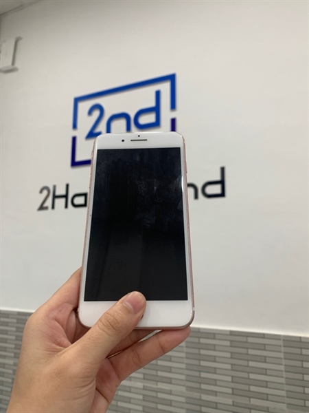 Điện thoại iPhone 7 Plus - LL/A - 32GB - Màu vàng hồng - Pin 95% chu kì sạc 47 lần - Ngoại hình: 97% - Trầy xước, cam sau đốm + linh kiện, màn hở sáng + ám hồng nặng + trầy - Body 2