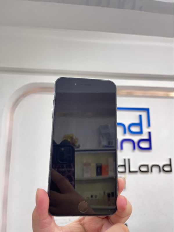 Điện thoại iPhone 7 plus - LL/A - IOS 15 - 32gb - Màu đen - Pin 100% - Ngoại hình 96% - Màn ám xanh nặng, đóm phản quang, bụi trong cam, mất cảm biến tiệm cận - Body - KHÔNG BẢO HÀNH