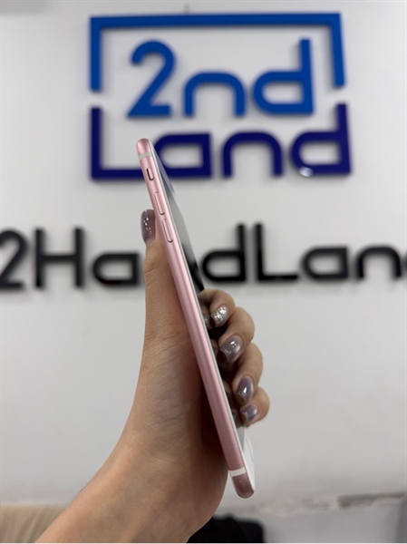 Điện thoại iPhone 7 Plus - LL/A - IOS 15.8.2 - 32GB - Màu hồng - Pin thay 100% - Ngoại hình 97% - Màn ám hồng , kính xước lông mèo , viền xước nhẹ , cấn nứt 1 góc - Kèm sạc 1