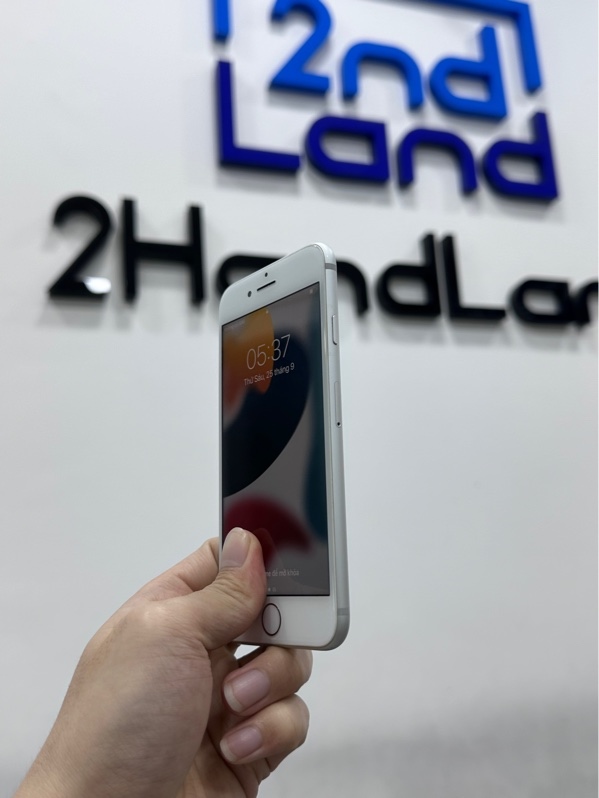 Điện thoại iPhone 7 - QN/A - 32GB - IOS 15.8.7 - Pin 84% - Màu bạc - Ngoại hình 97% - Màn bầm giữa màn, xước - Body