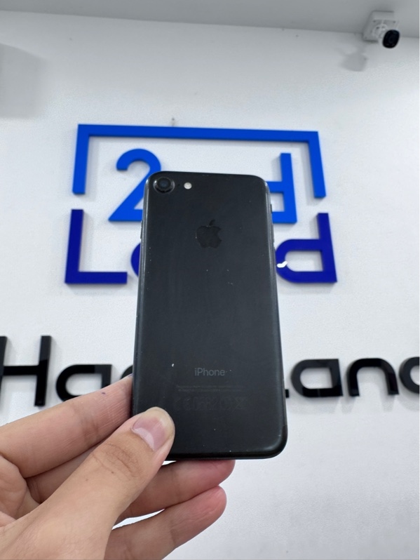 Điện thoại iPhone 7 - ZP/A - IOS 15.8.3 - 128Gb - Màu đen - Pin 88% - Ngoại hình 96% - trầy xước, màn ám vàng, cam sau đốm,cần gạt rung không hoạt động - Body