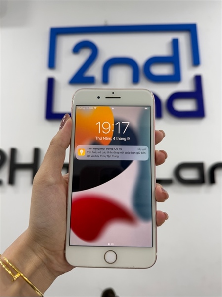 Điện thoại iPhone 7plus - LL/A - IOS 15.8.3 - 256GB - Màu hồng - Pin thay 99% - Ngoại hình 97% - Màn hở sáng , màn trầy , hở màn , viền cam trầy , viền trầy - Kèm sạc 2