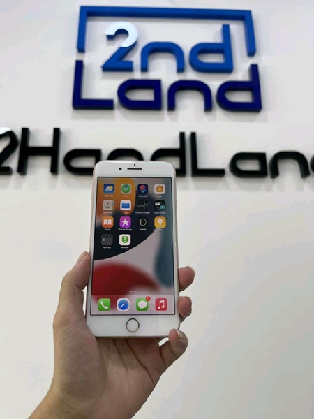 Điện thoại iPhone 7plus - LL/A - IOS 15.8.3 - 32GB - Màu hồng - Pin 100% - Ngoại hình 97% - Sườn nứt , viền màn ám hồng - Kèm sạc 2