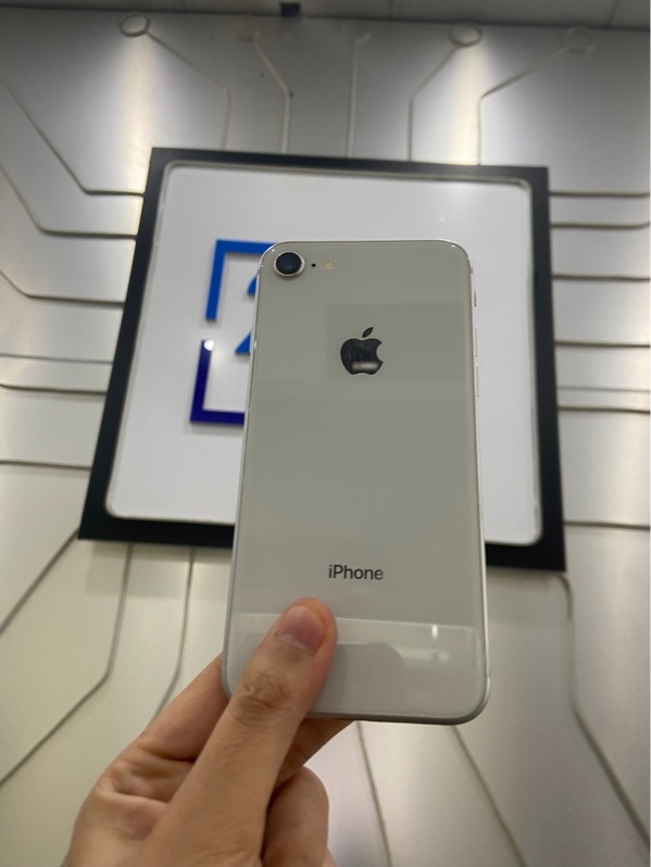 Điện thoại iPhone 8 - 2J/A - 64GB - Pin 100% thay new - Màu trắng - Ngoại hình: 97% - Màn ám trong hồng vừa , ám nhẹ viền vàng , trầy xước nhiều - Body