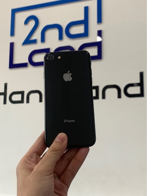 Điện thoại iPhone 8 - CH/A - 64GB - Màu đen - Pin 100% đã thay - Camera sau đốm nhẹ, màn hình trầy - Body