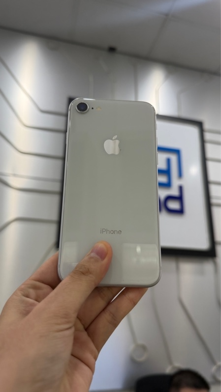 Điện thoại iPhone 8 - J/A - 64GB - Pin 100% thay new - Màu trắng - Ngoại hình: 97% - Màn ép kính, ám vàng - Body