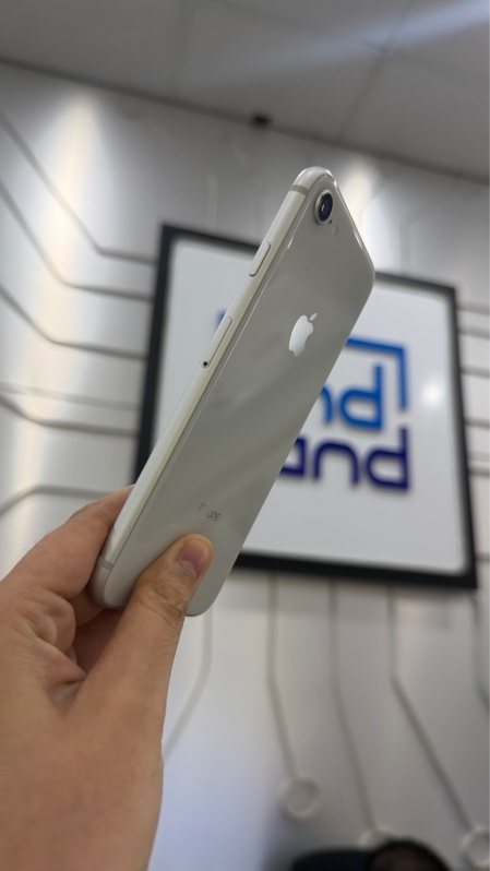 Điện thoại iPhone 8 - J/A - 64GB - Pin 100% thay new - Màu trắng - Ngoại hình: 97% - Màn ép kính, ám vàng - Body
