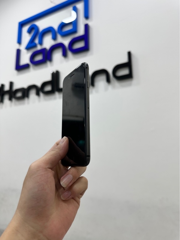 Điện thoại iPhone 8 - LL/A - 64GB - IOS 16.5.11 - Pin 100% thay new - Màu đen - Ngoại hìh 97% - Màn trầy mất loa trên - Body