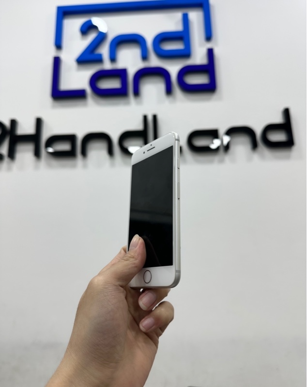 Điện thoại iPhone 8 - LL/A - 64GB - IOS 16.7.2 - Pin 100% thay new - Màu bạc - Ngoại hình 97% - Màn ám theo thời gian sử dụng, mẻ kính lưng nhẹ xíu - Body