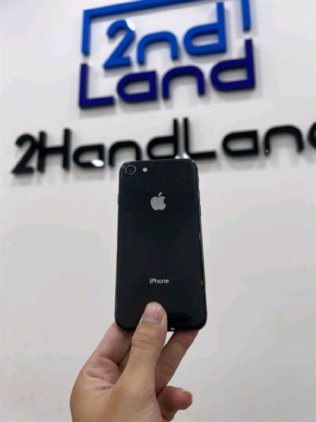 Điện thoại iPhone 8 - LL/A - 64GB - IOS16.0 - Pin 100% đã thay - Màu đen - Ngoại hình 96% - Màn ám phản quang nhẹ , máy trầy nhiều , máy dính bypass không sài sim được (SẢN PHẨM BÁN KHÔNG BẢO HÀNH) - Body