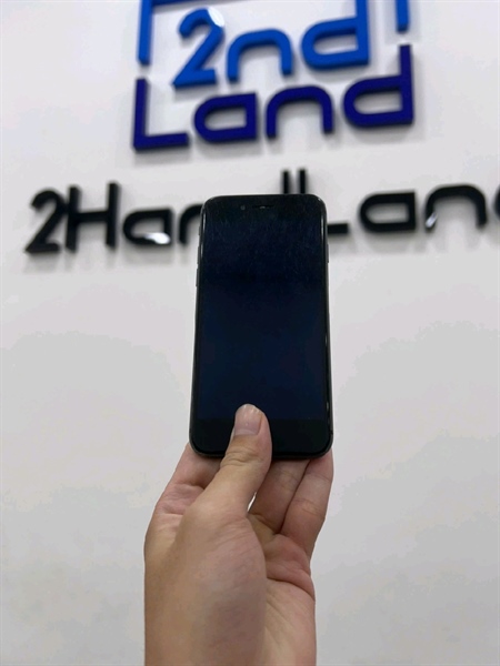 Điện thoại iPhone 8 - LL/A - 64GB - IOS16.0 - Pin 100% đã thay - Màu đen - Ngoại hình 96% - Màn ám phản quang nhẹ , máy trầy nhiều , máy dính bypass không sài sim được (SẢN PHẨM BÁN KHÔNG BẢO HÀNH) - Body 2