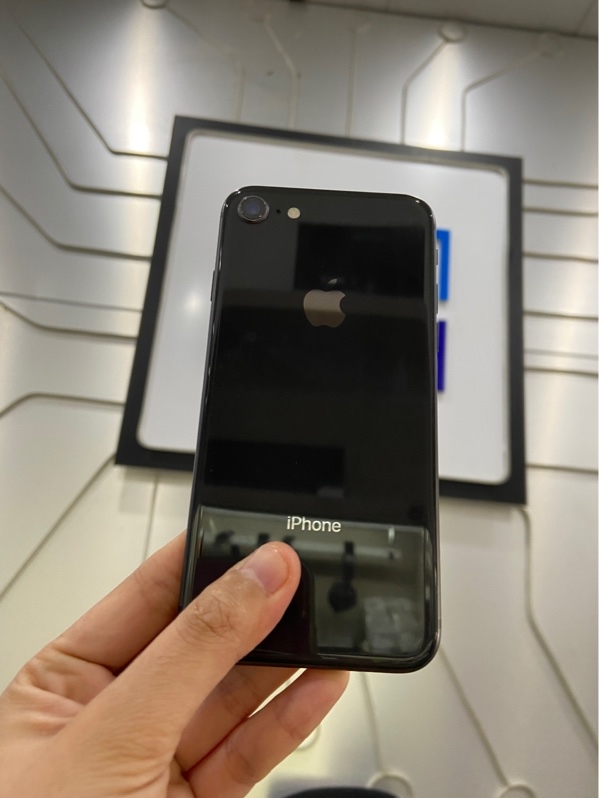 Điện thoại iPhone 8 - LL/A - 64GB - Pin 87% đã thay - Màu đen - Ngoại hình: 97% - Đã thay màn linh kiện, ám hồng, ám xanh viền - Body