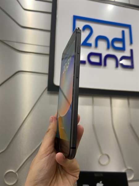 Điện thoại iPhone 8 Plus - LL/A - 64GB - IOS 16.1 - Pin 100% - Màu đen - Ngoại hình: 98% - Màn ám hồng, đã thay lưng, ép kính - Body 2