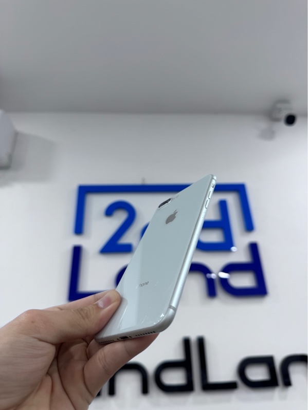 Điện thoại iPhone 8 plus - LL/A - 64gb - ios 16.7.14 - Màu trắng - Pin bảo trì 70% - Ngoại hình 97% - Cụm cam trầy, vỏ trầy xước, cấn nhẹ, màn trầy, mất loa trên màn ám hồng, cam đốm - Kèm sạc linh kiện -