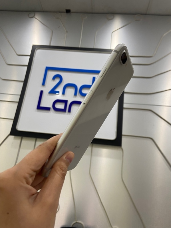 Điện thoại iPhone 8 Plus - LL/A - 64GB - Pin 100% đã thay - Màu trắng - Ngoại hình: 98% - Mã N iPhone đổi trả bảo hành, đã sửa chữa, tân trang, màn ám hồng trong vừa , hư vân tay - Body