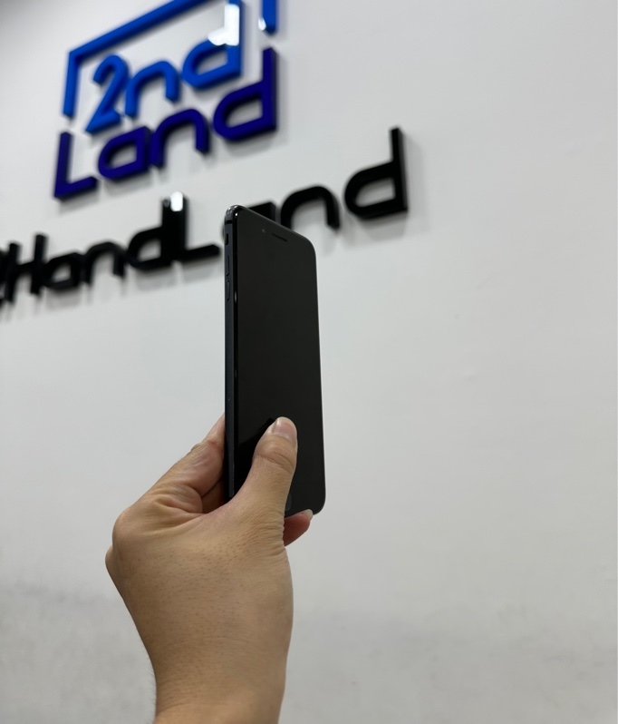 Điện thoại iPhone 8 Plus - QN/A - 64GB - IOS 16.7.1 - Pin 100% - Màu đen - Ngoại hình 96% - Trầy cấn, màn trầy, lưng nứt cấn 2 góc , màn ám bầm nhẹ - Body