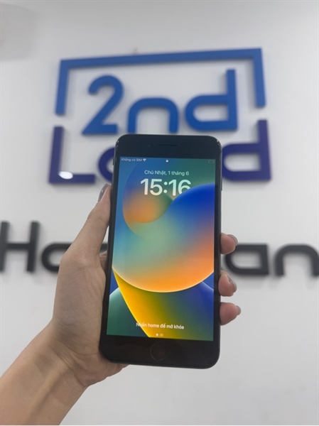Điện thoại iPhone 8plus - LL/A - IOS 16.1 - 64GB - Màu đen - Pin thay 100% - Ngoại hình 97% - Màn ép kính , lưng xước , cấn 4 góc - Kèm sạc 2