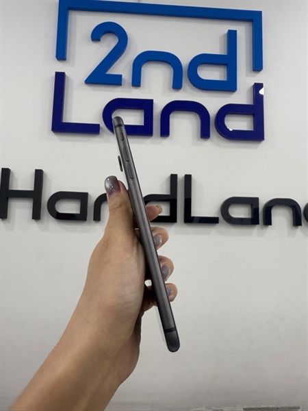 Điện thoại iPhone 8plus - LL/A - IOS 16.7.11 - 64GB - Màu đen - Pin 100% - Ngoại hình 97% - Màn trầy , tối viền nhẹ - Kèm sạc 1