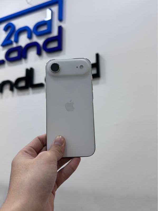 Điện thoại iPhone Air - ZP/A - 256GB - Pin 100% (40 lần sạc) - IOS 26.6.1 - Màu trắng - Ngoại hình 98.5% - Fullbox