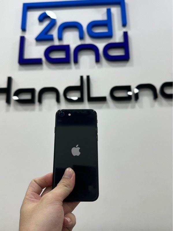 Điện thoại iPhone SE 2020 - 3B/A - 64GB - IOS 26.6 - Pin 100% đã thay - Màu đen - Ngoại hình 97% - Đã thay camera trước sau touch id - Body