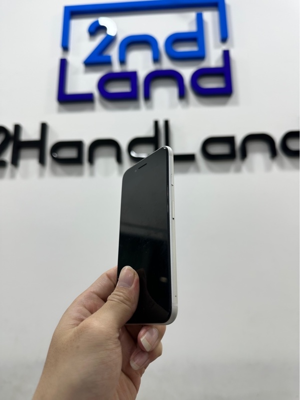 Điện thoại iPhone SE 2020 - 3J/A - 64GB - IOS 26.5 - Pin 100% thay new - Màu trắng - Ngoại hình 97% - Màn ép kính mất truetone, cam trước đã thay cam sau đã thay vân tay đã thay - Body